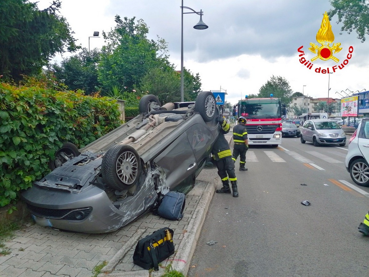 incidente mercogliano auto si ribalta oggi 1 luglio