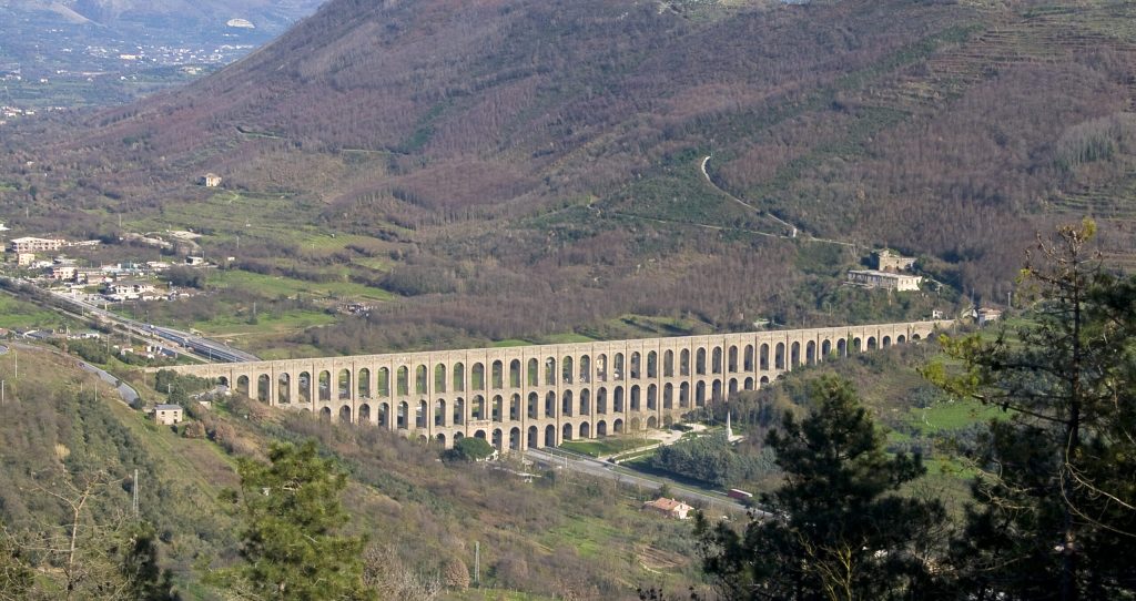 suicidio acquedotto carolino caserta