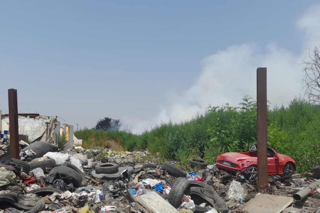 incendio-campo-rom-napoli-18-luglio