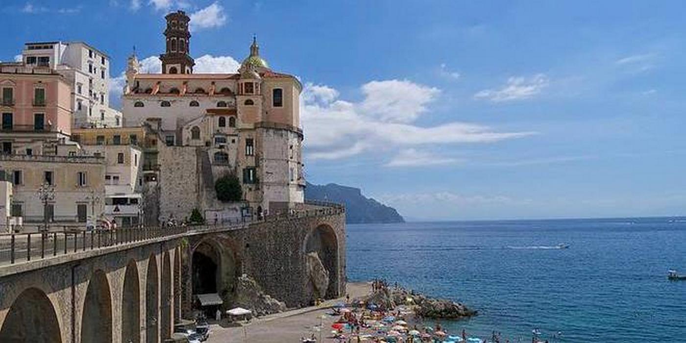 pagare spiaggia libera comune atrani