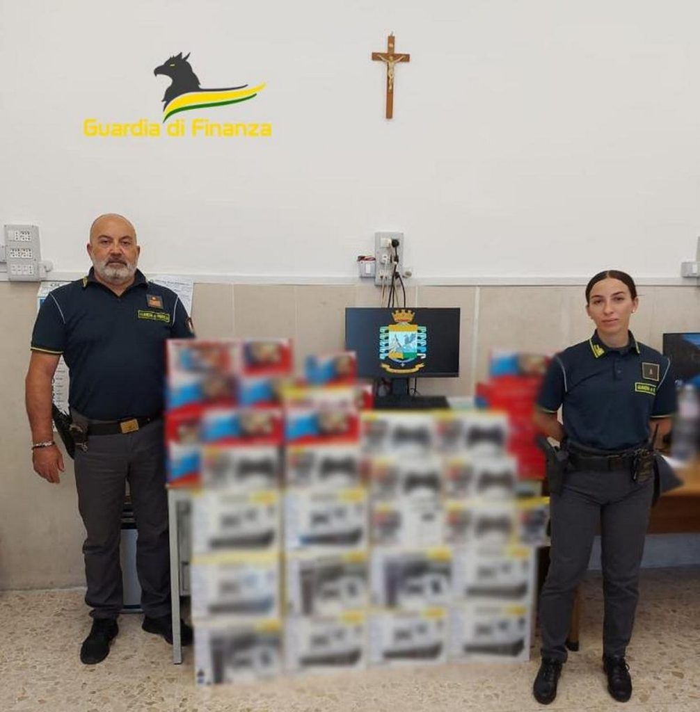 napoli sequestro articoli contraffatti giochi pirata 14 agosto