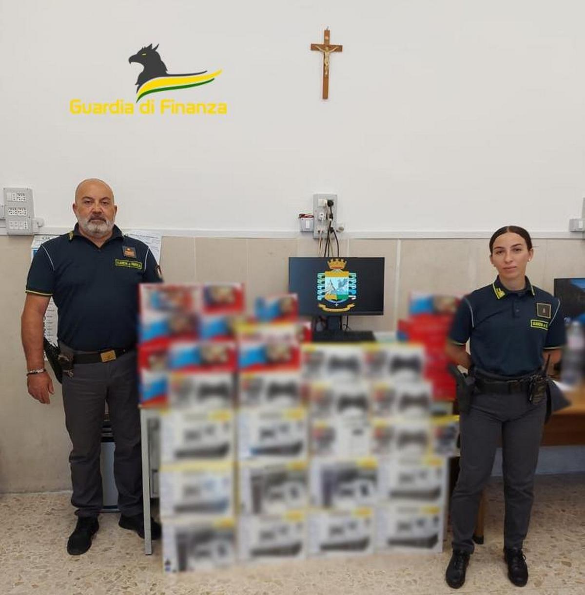 napoli sequestro articoli contraffatti giochi pirata 14 agosto