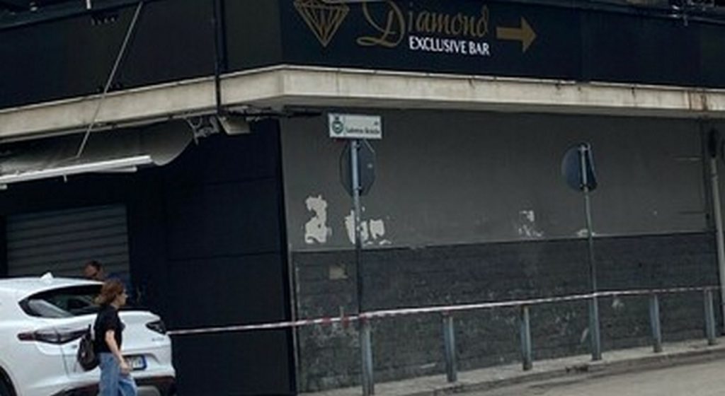 casoria incendio doloso sala eventi indagini avvertimento camorra