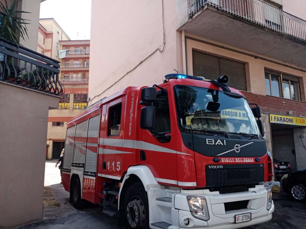 avellino anziano bloccato ascensore