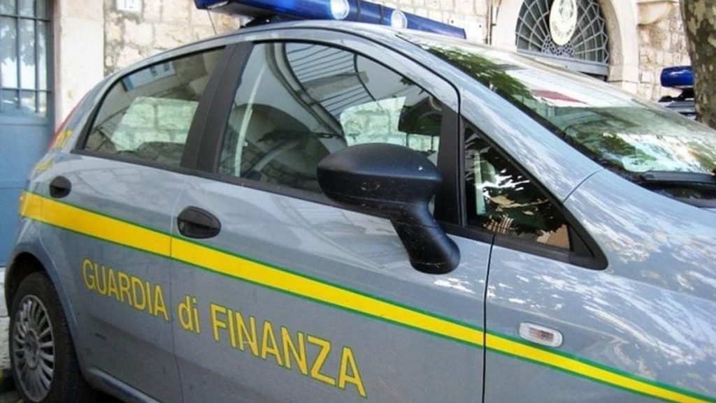 abusi edilizi santa marina sequestro indagati