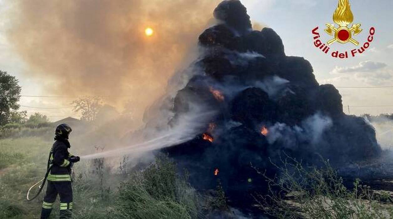 donna intossicata incendio rotoballe benevento