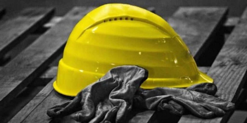 modena schiacciato palo morto operaio benevento