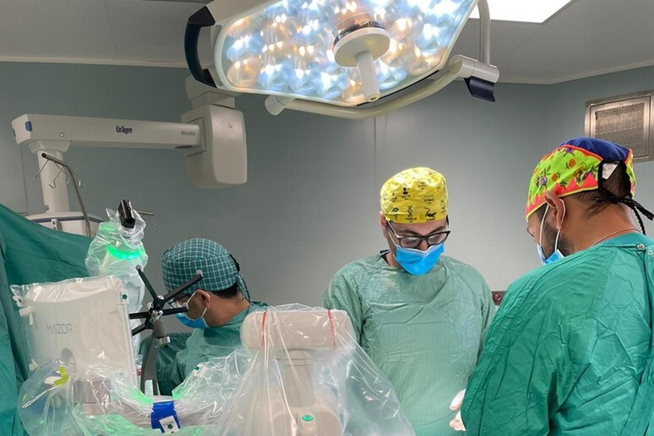 napoli-robot-spinale-primo-intervento-ospedale-mare