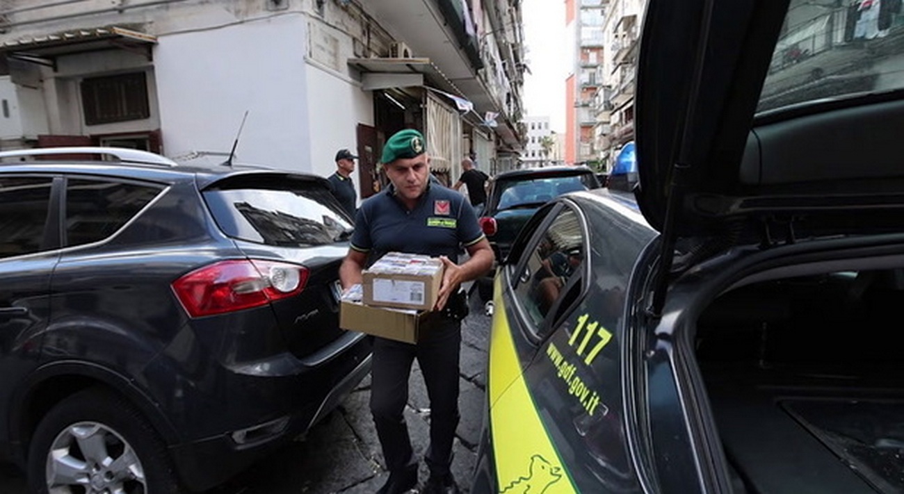 napoli-fabbrica-falso-denunce-arresti-blitz-26-settembre