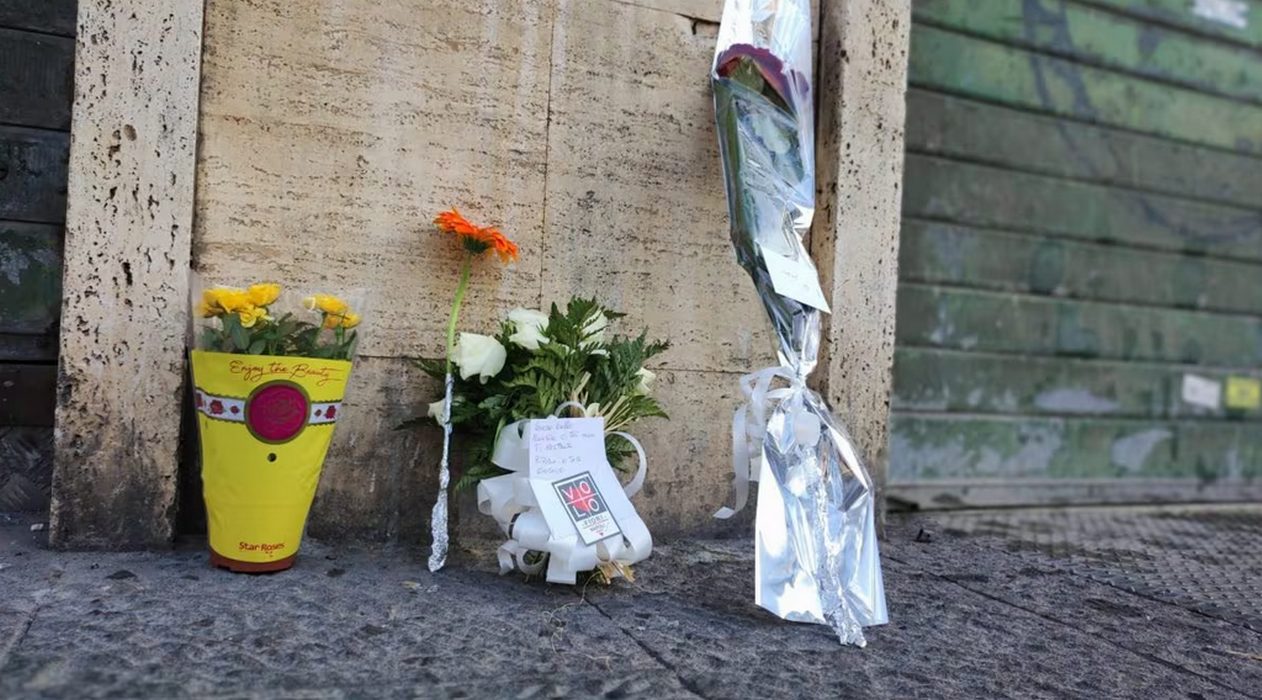 omicidio giovanbattista cutolo napoli fiori messaggi