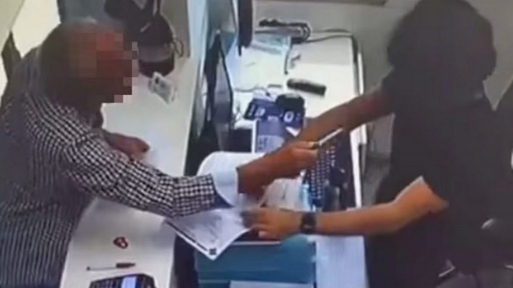 caserta punta coltello gola dipendente centro analisi