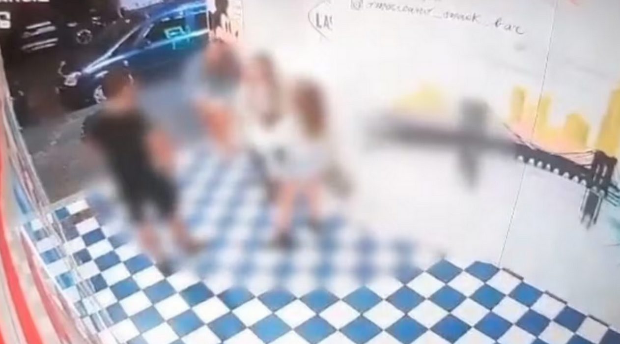 napoli ragazzine molestate uomo ricercato