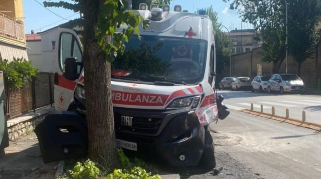 Incidente Avellino ambulanza
