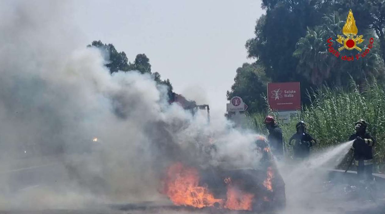 Incendio Mondragone automobile