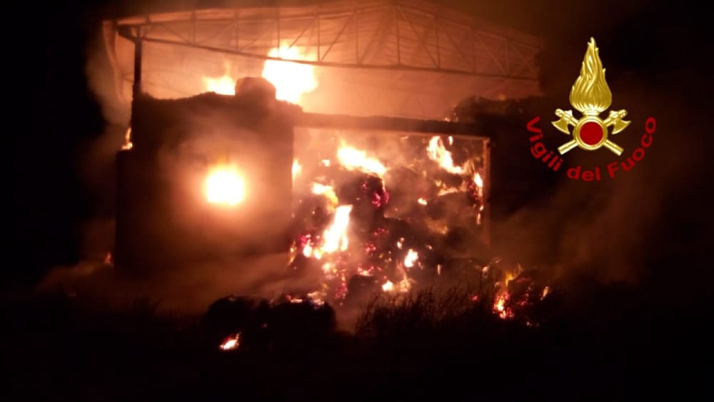 Incendio Summonte capannone agricolo