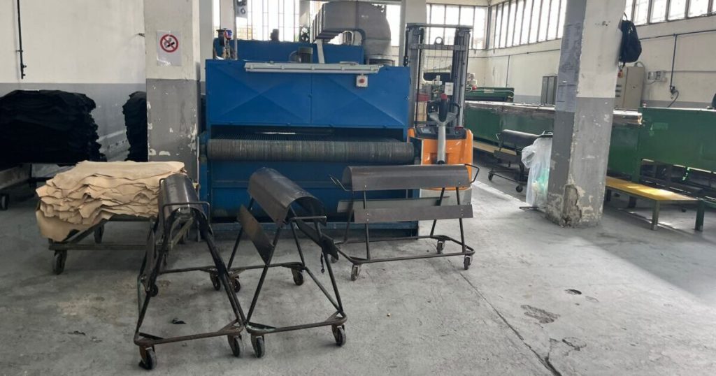 casavatore sequestrata fabbrica pellame denunciato