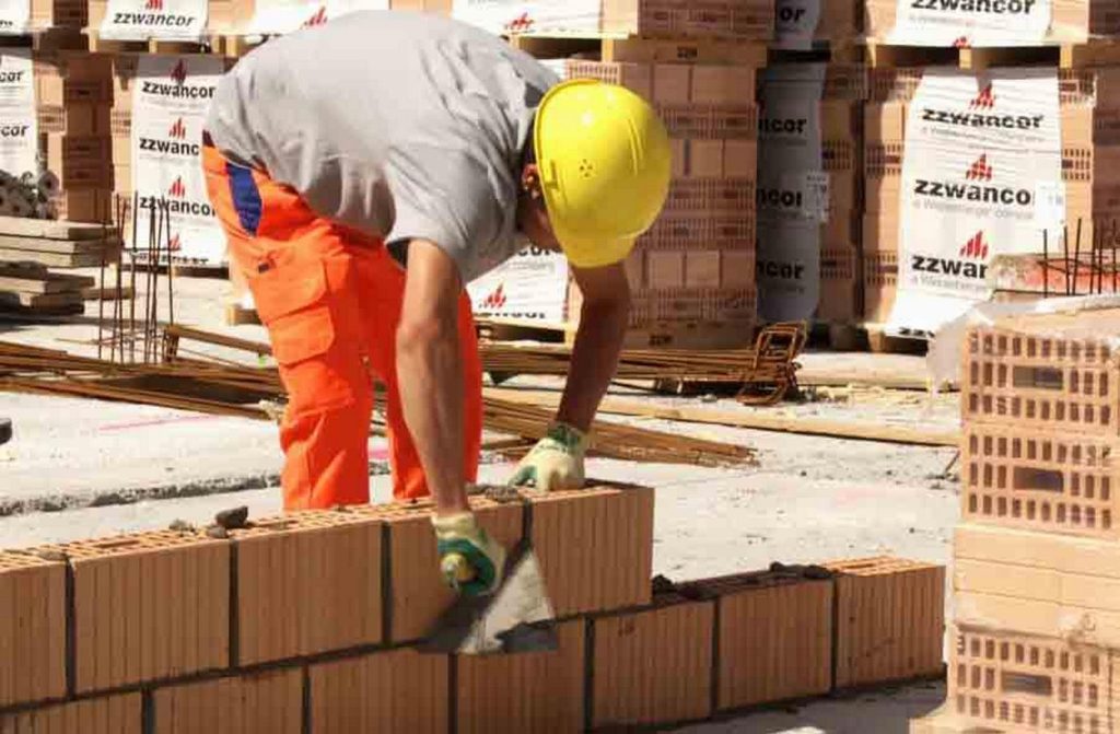 qualiano-evade-arresti-domiciliari-lavorare-muratore