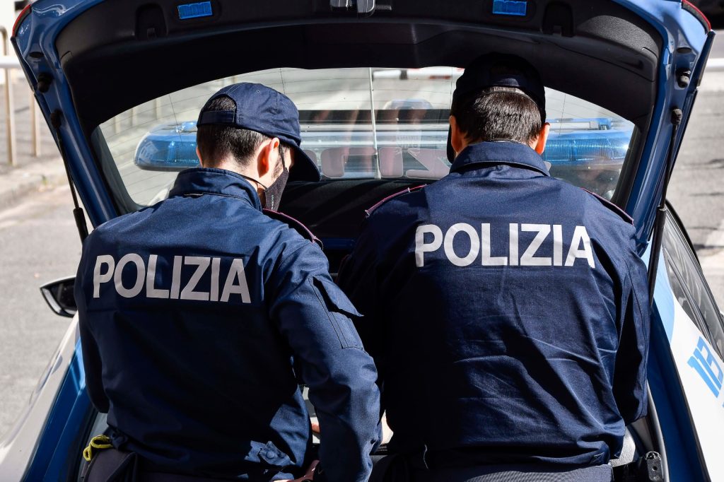 avellino ruba auto