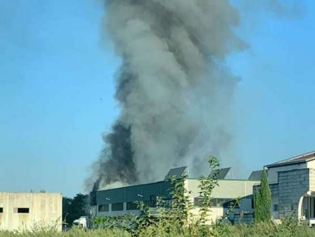 incendio capannone san salvatore telesino
