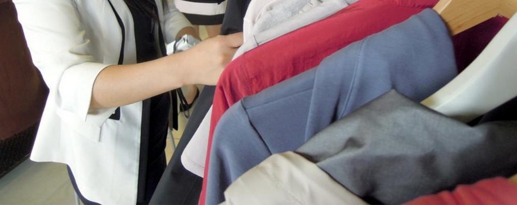furto capi abbigliamento centro commerciale campania arrestate