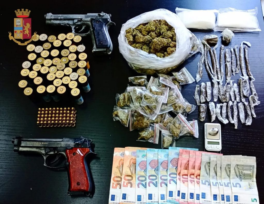 napoli pistole droga arrestato 13 settembre