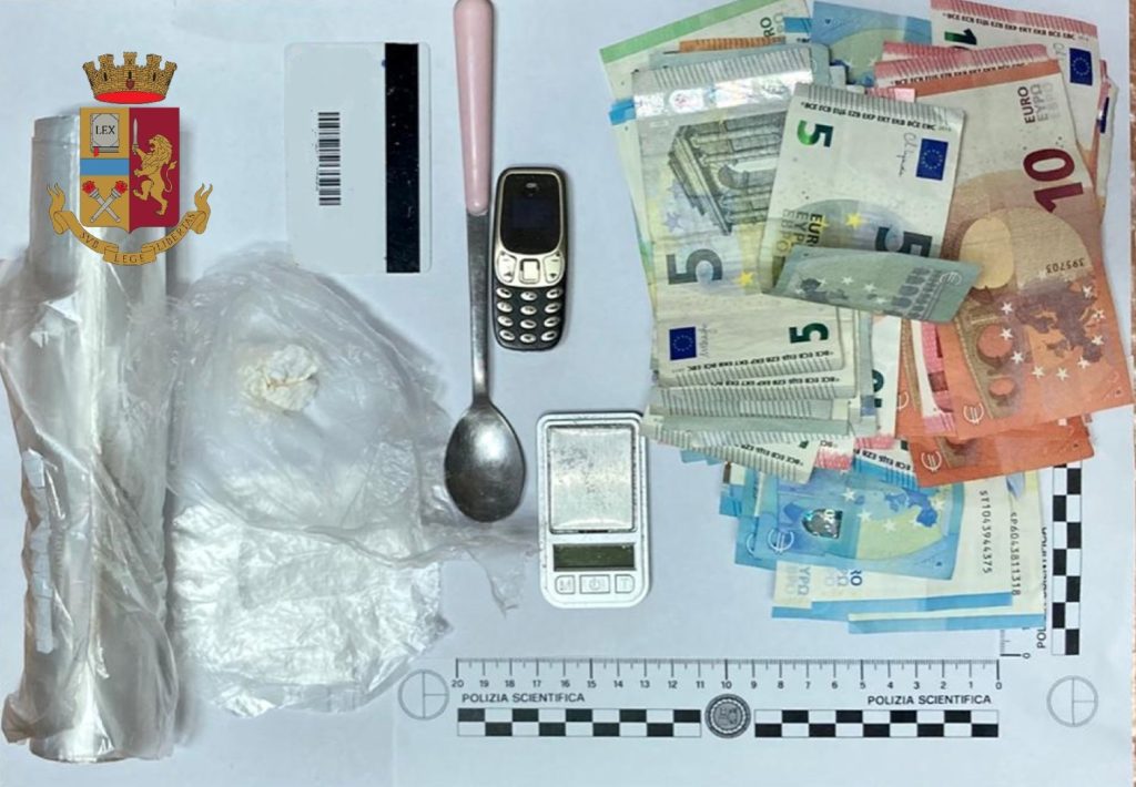 torre del greco cocaina contanti arrestato denunciata