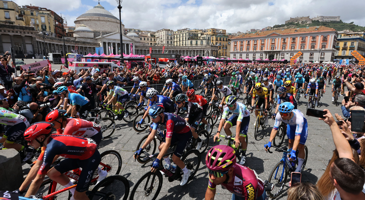 giro d'italia 2024 napoli tutte tappe carovana rosa