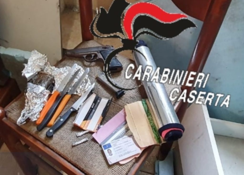 Casal Principe casa pistola droga arrestato