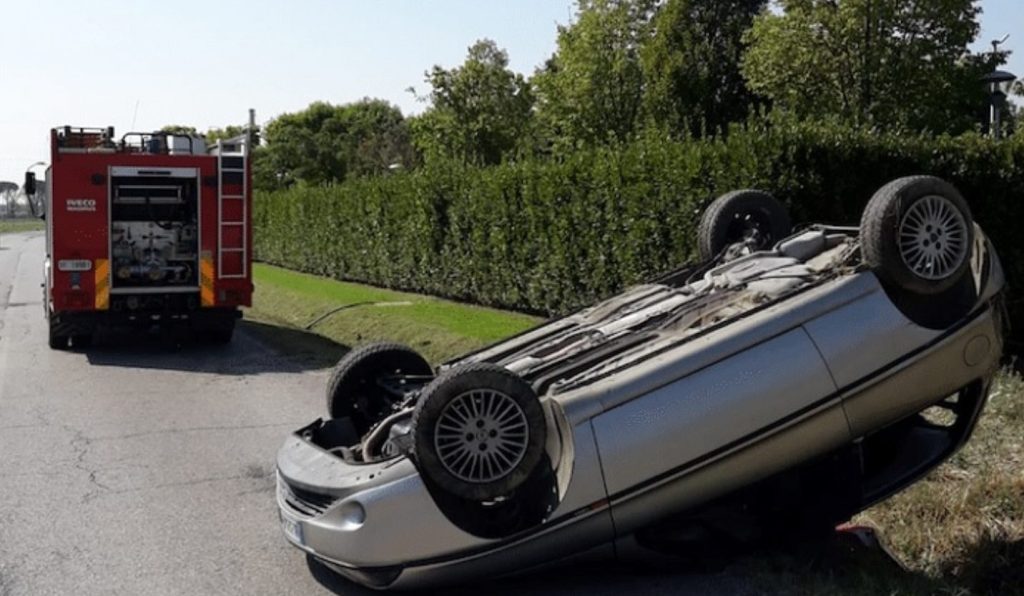 Poliziotto Caserta ragazzi incidente