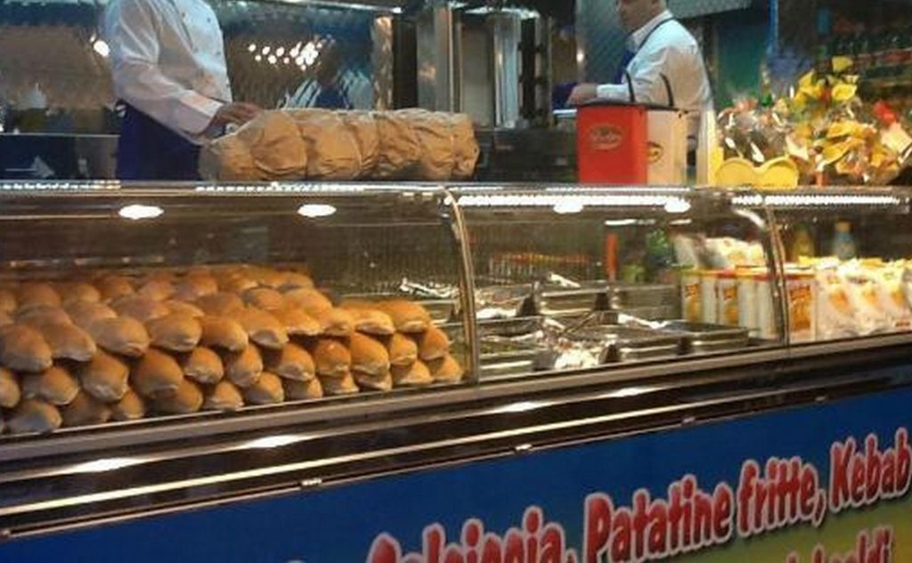 napoli-camper-panini-multe-sequestro-alimenti