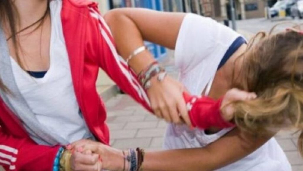 torre del greco rissa ragazze coltelli ferite