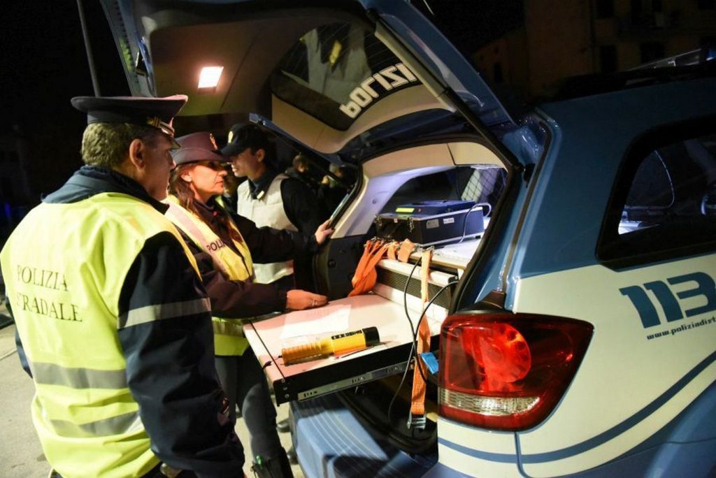 caserta-controlli-drogometro-polizia-stradale