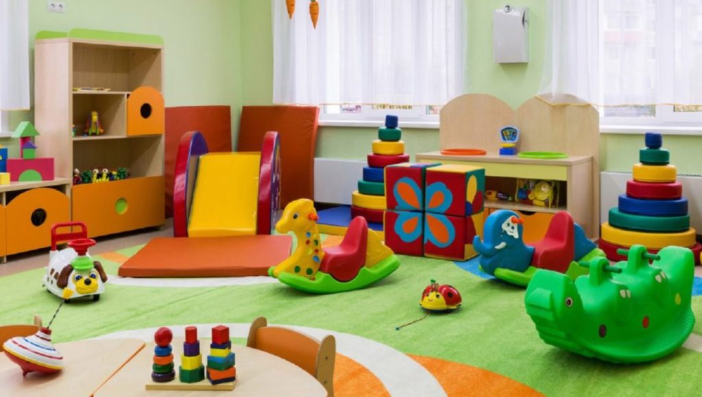 Posillipo materna preside barrica dentro bambini