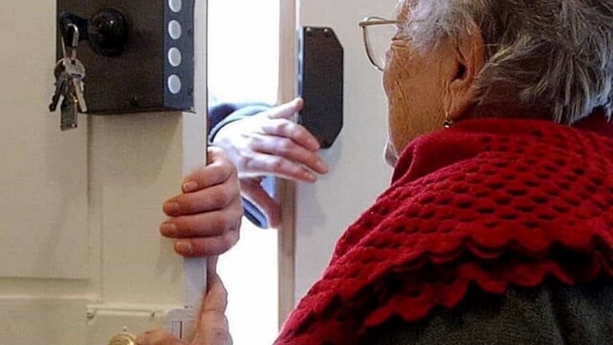 dugenta finto tecnico caldaie ruba anziani aresto