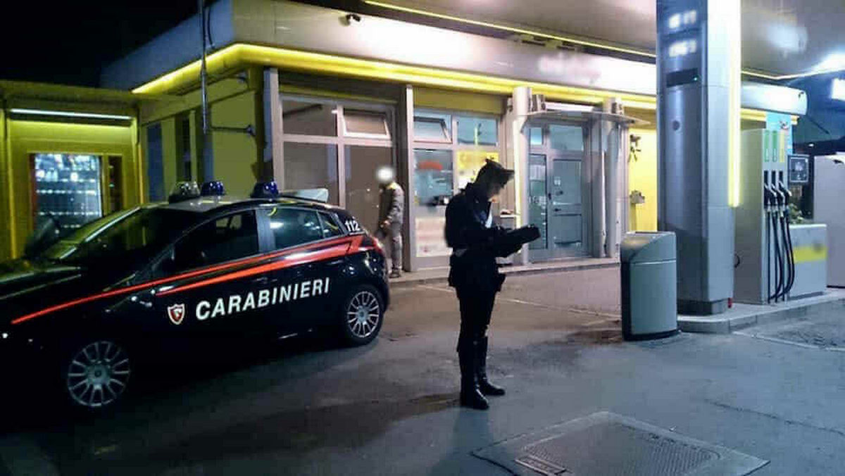 rapina distributore benzina santa maria la fossa