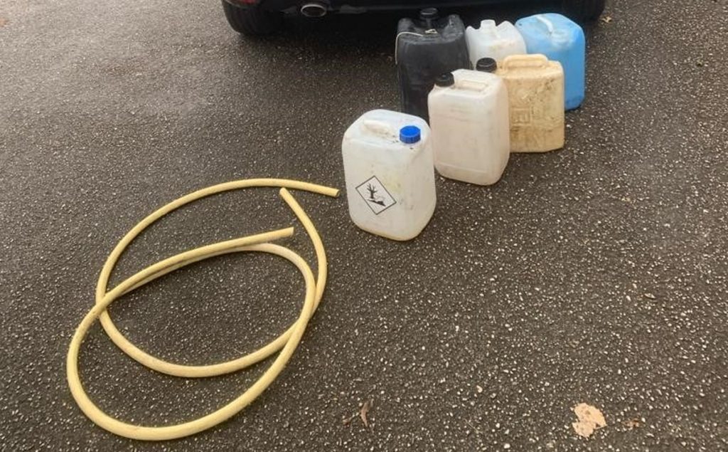 amorosi sorpreso taniche gasolio denunciato