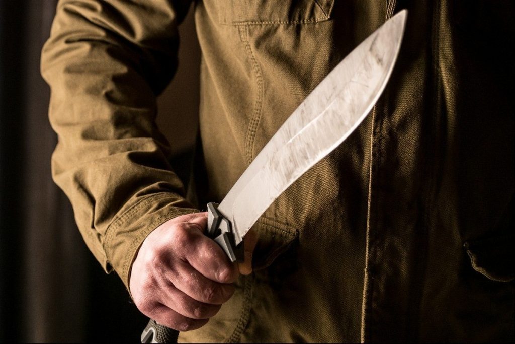 napoli uomo aggredito machete