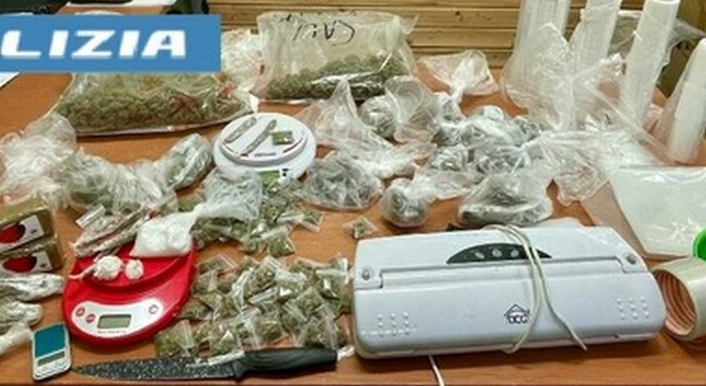 napoli laboratorio droga arrestati