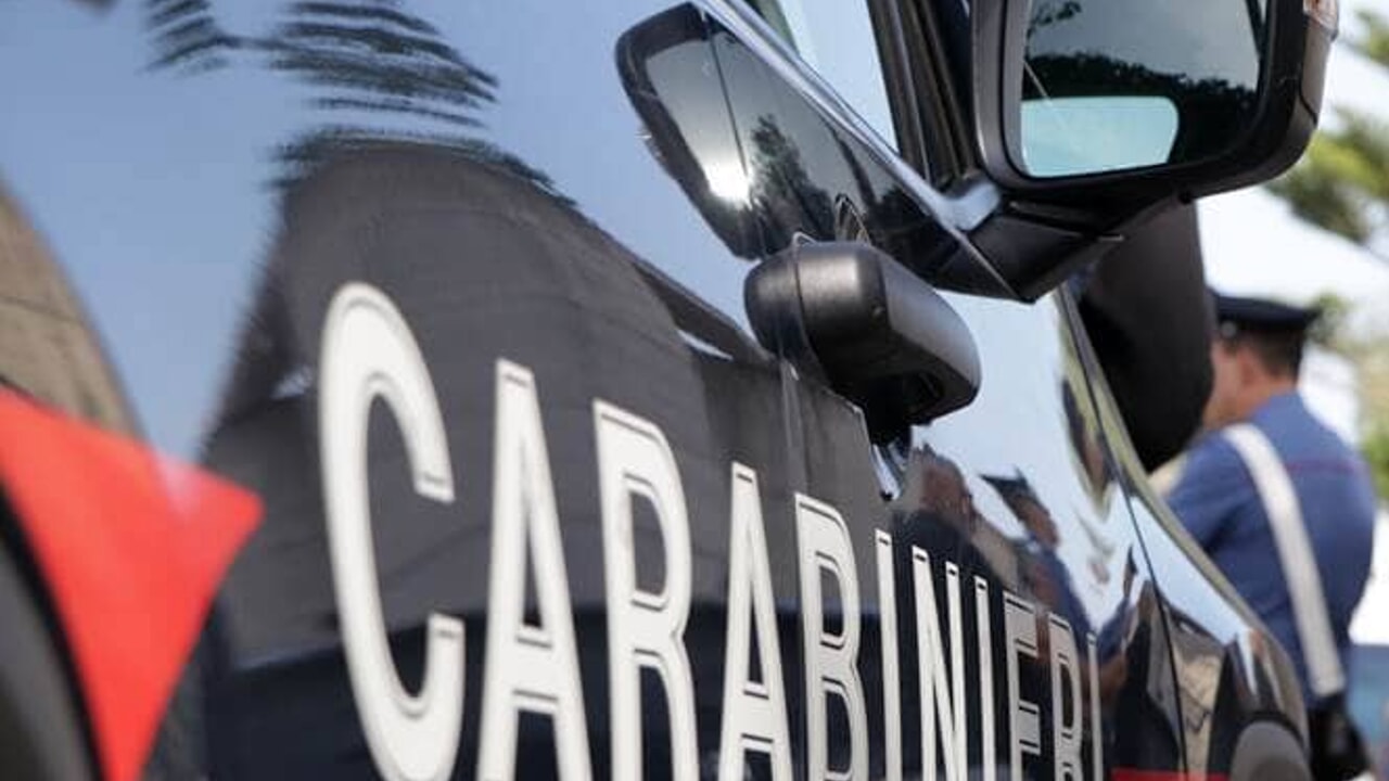 caserta inseguimento getta droga finestrino arrestato