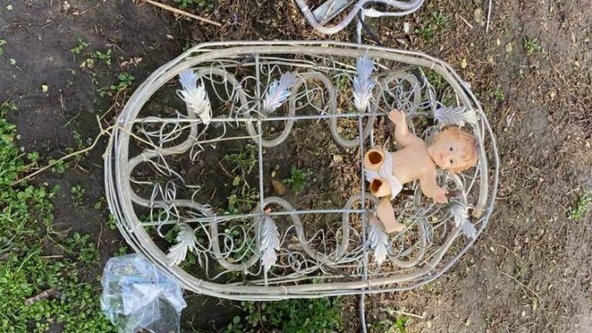 flumeri tagliate gambe testa bambino gesù presepe