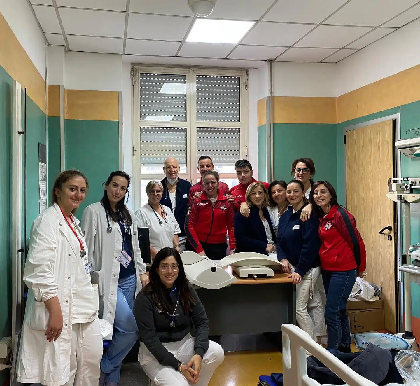 pistonieri monte castello consegnano strumenti ospedale cava de tirreni