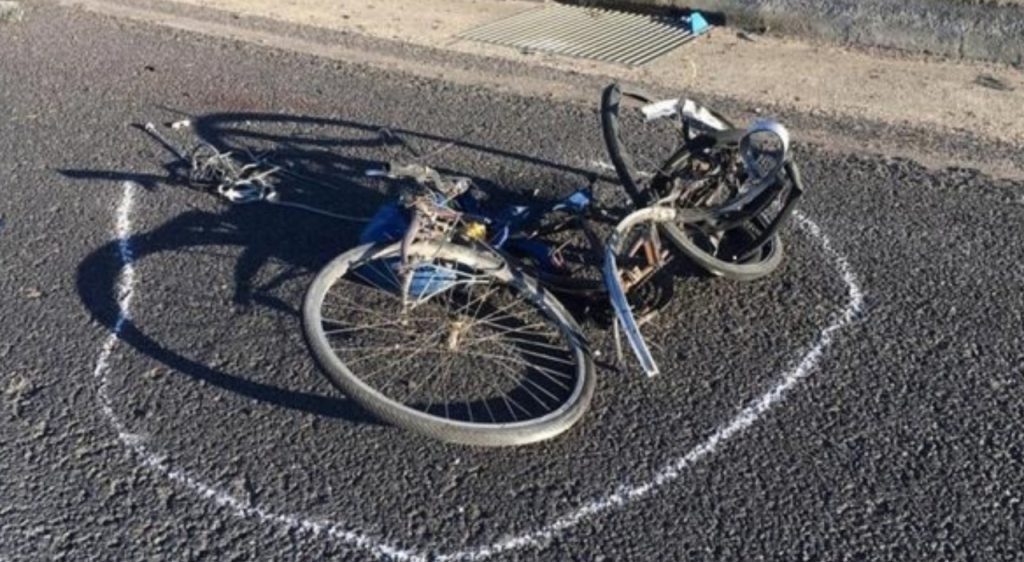 tir travolge bicicletta montecorvino pugliano