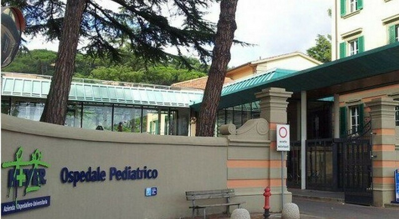 firenze bimba carrozzina travolta auto strisce 31 gennaio