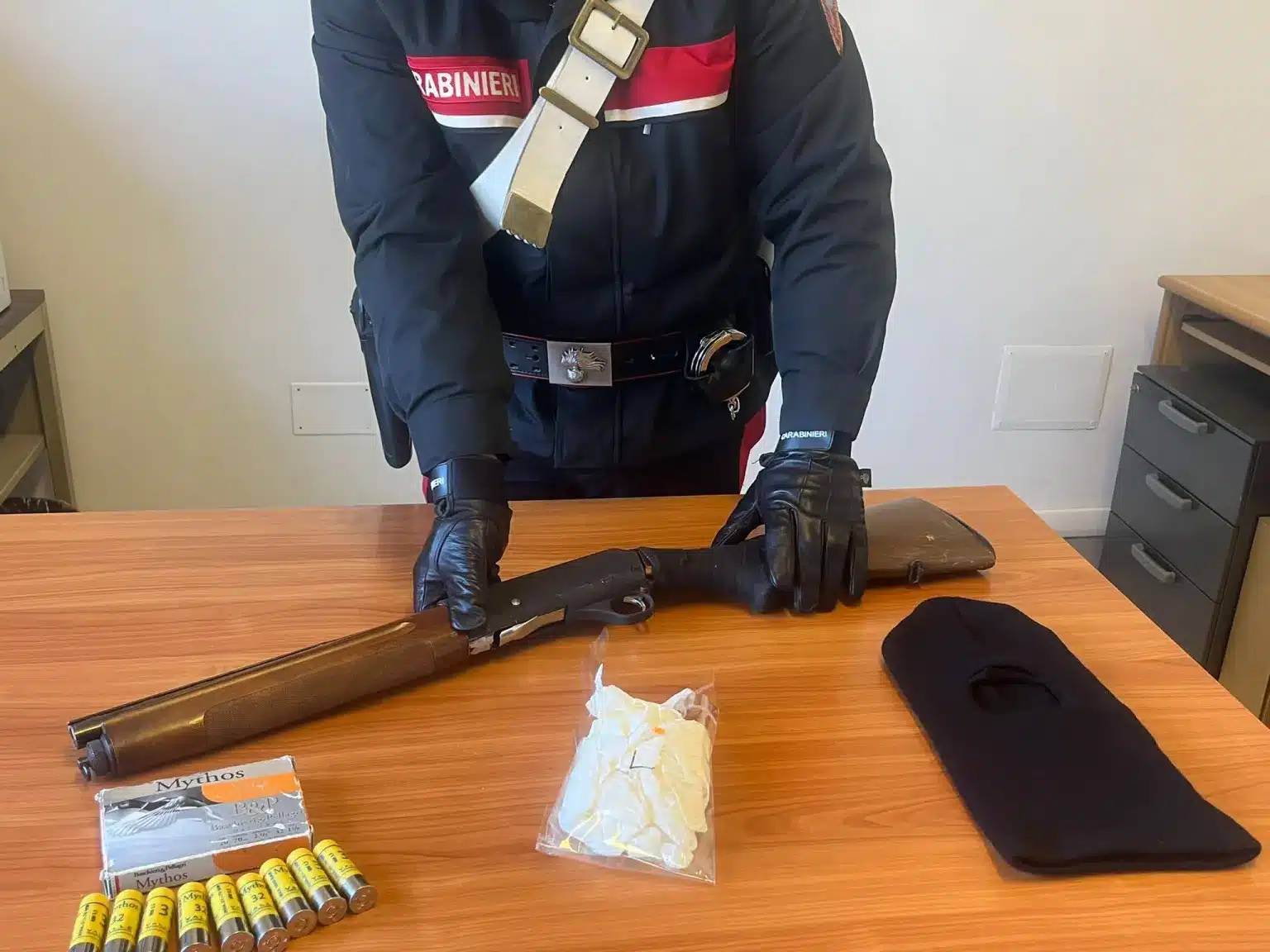pimonte spara provare fucile rubato arrestato