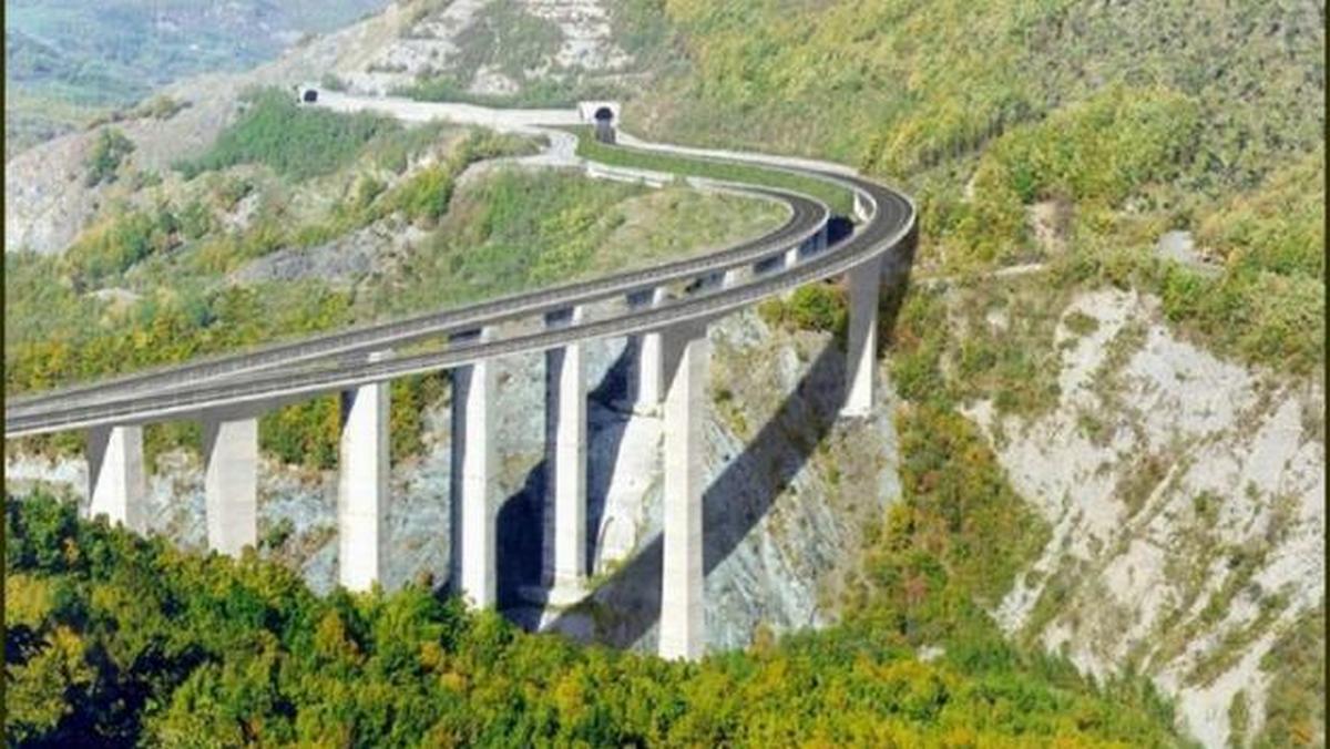massa carrara donna trovata morta viadotto