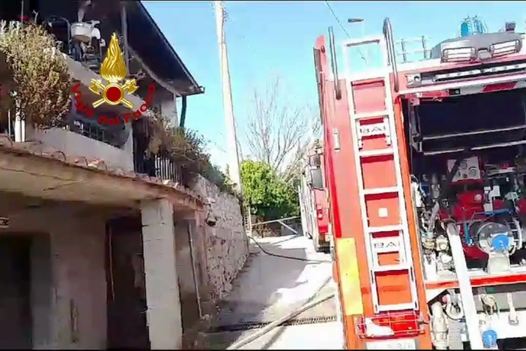 incendio fabbricato montoro oggi 21 gennaio