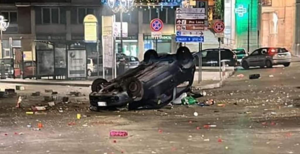 Molfetta auto distrutta petardi