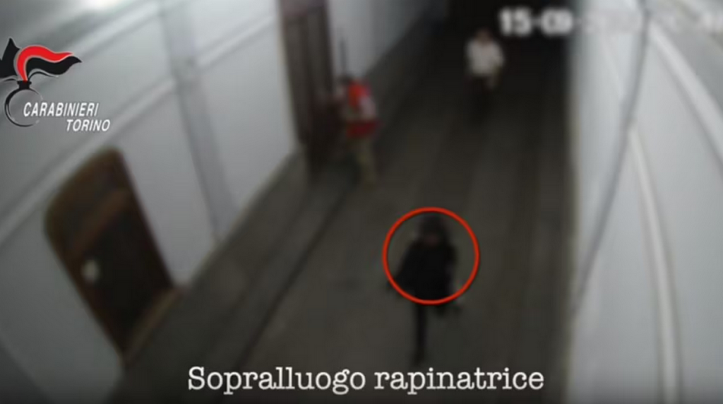 picchiano anziano rubano rolex torino arresti