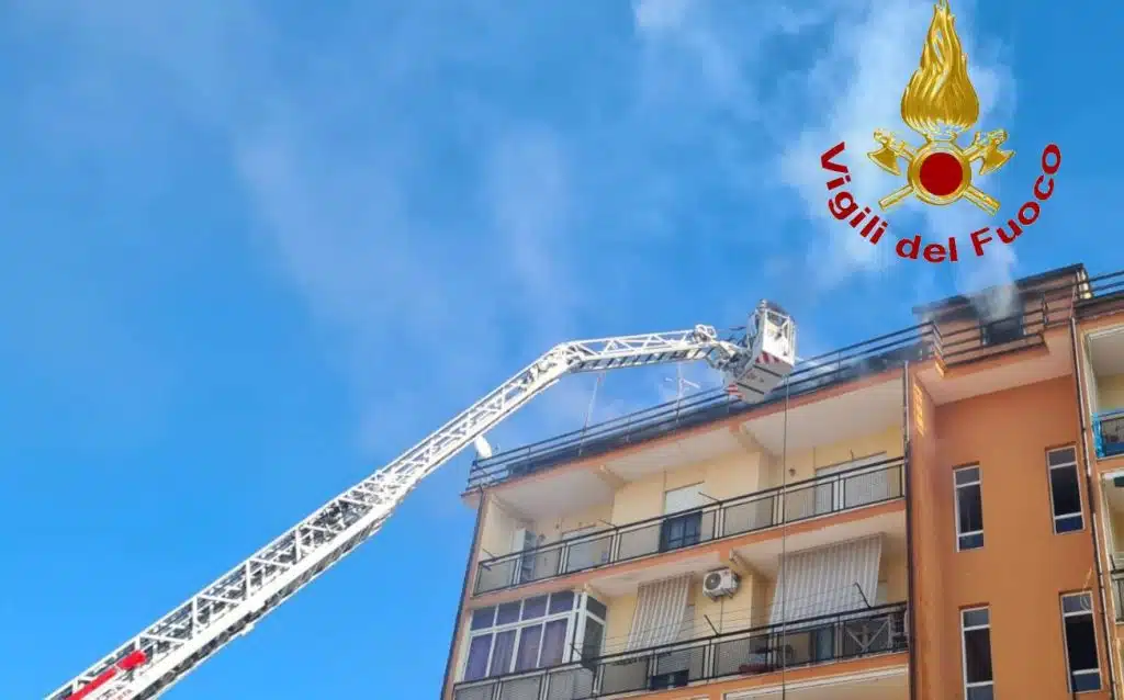 incendio aversa palazzina popolare