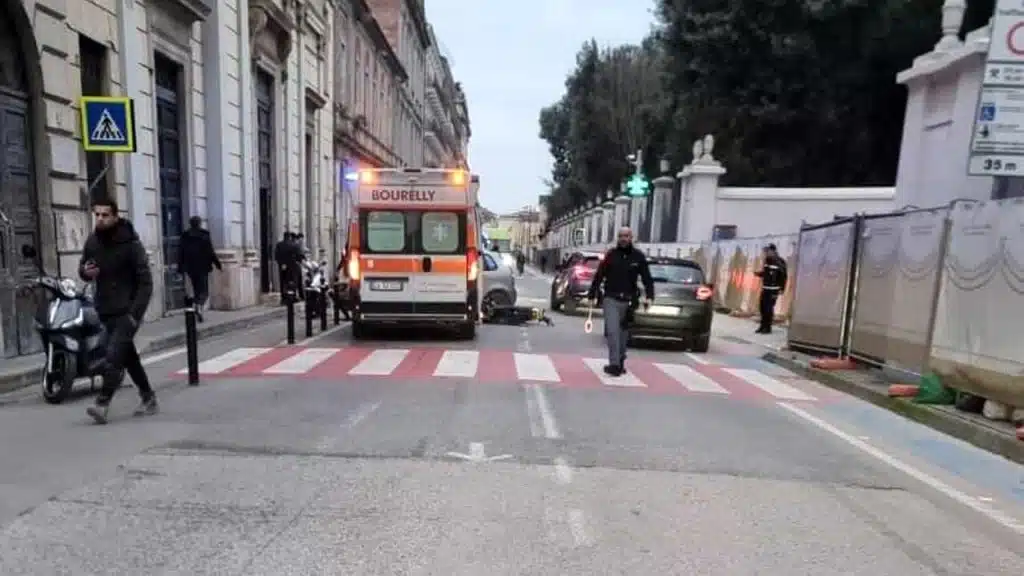 auto travolge scooter caserta oggi 19 gennaio